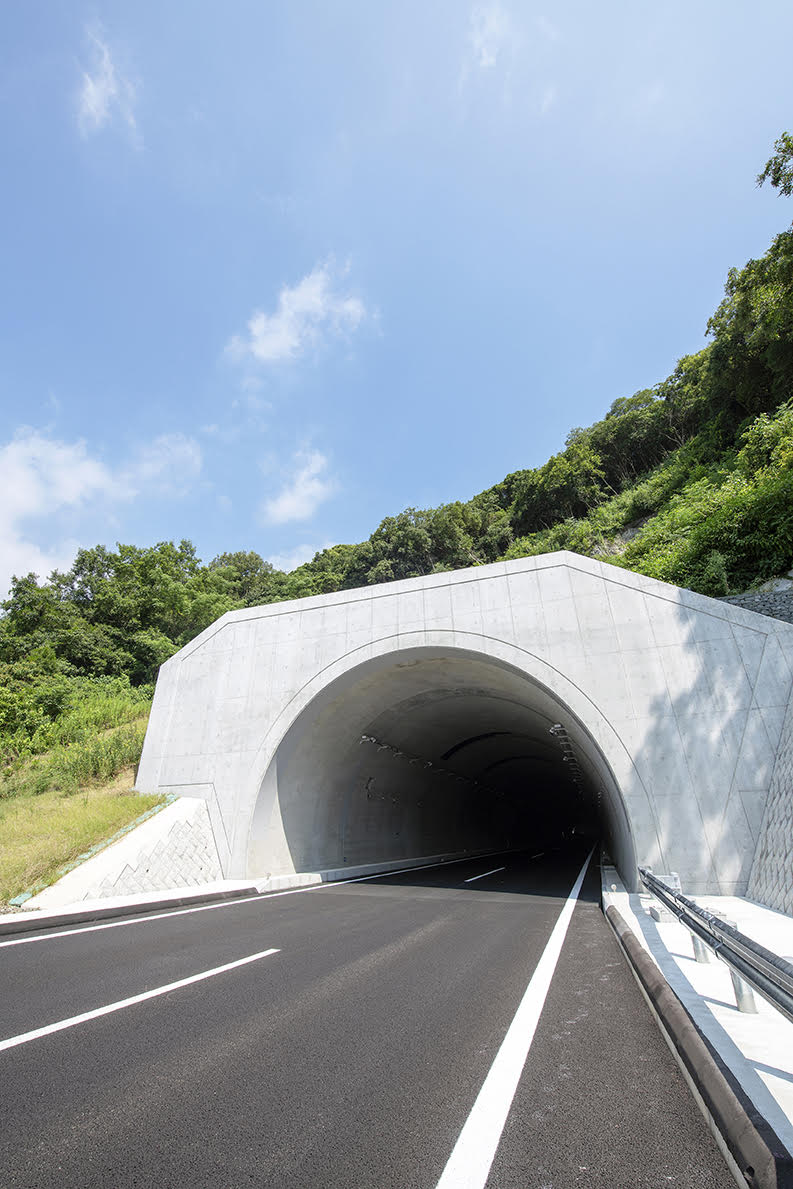 Takamatsu Expressway Minami Tonaedani Tunnel3