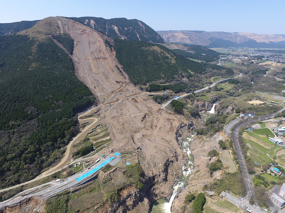 Aso Ohashi Bridge Area Slope Disaster Prevention Construction1