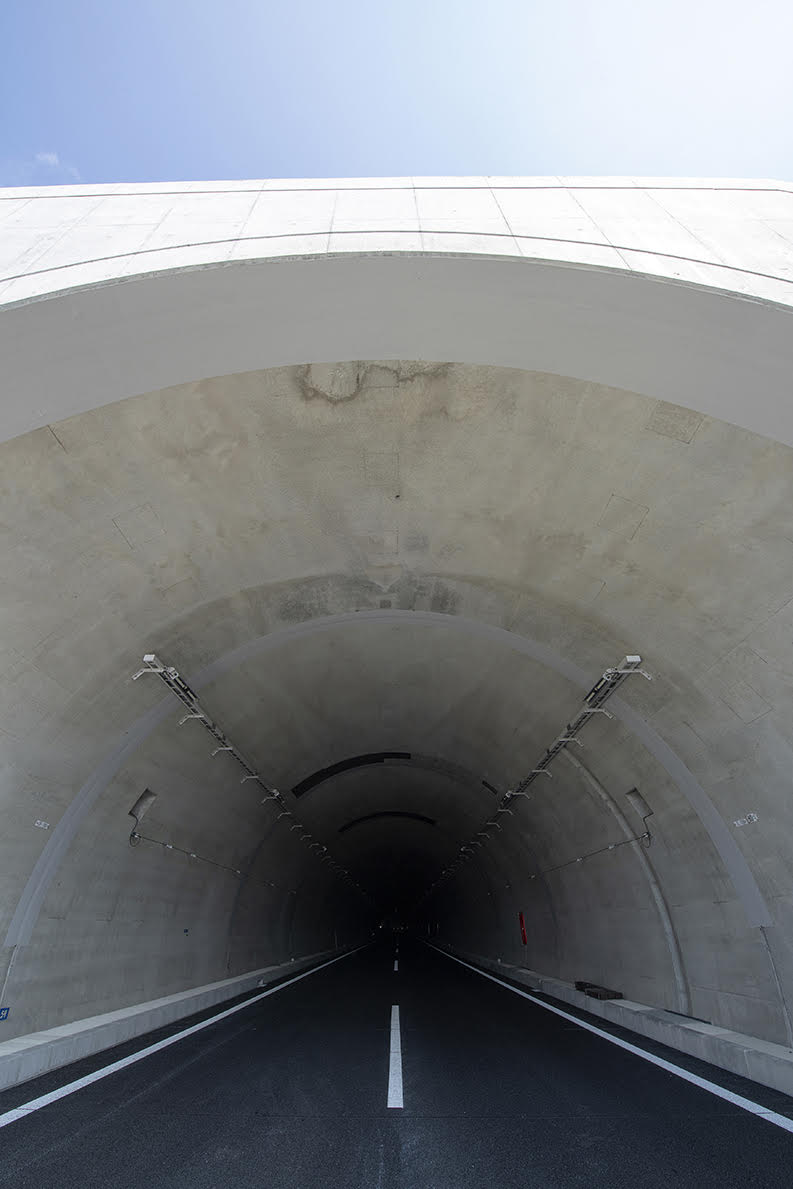 Takamatsu Expressway Minami Tonaedani Tunnel2