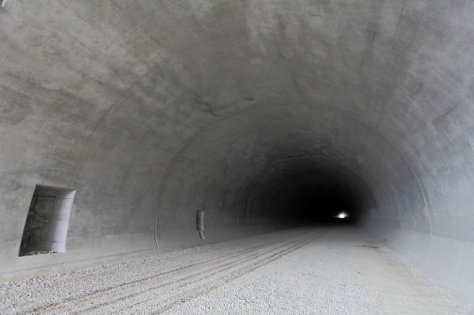 Hidaka Expressway Toyosato Tunnel2