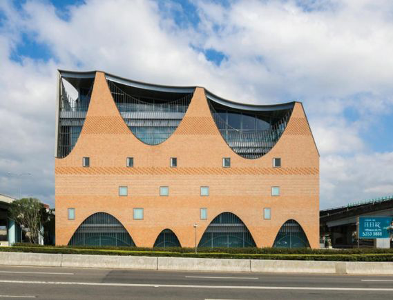 忠泰濱江多目的センター新築工事