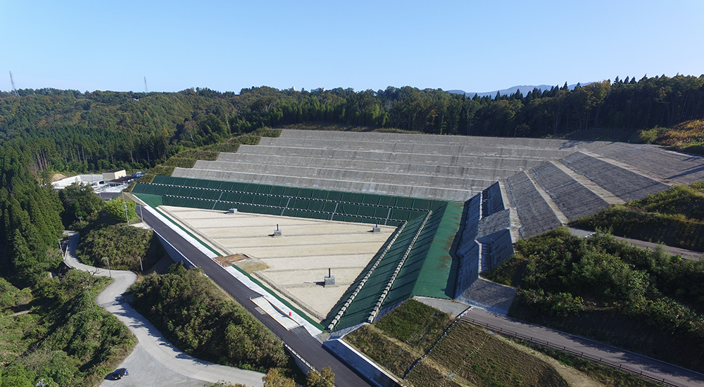 Construction work to develop a waste landfill space in a controlled industrial waste final disposal site