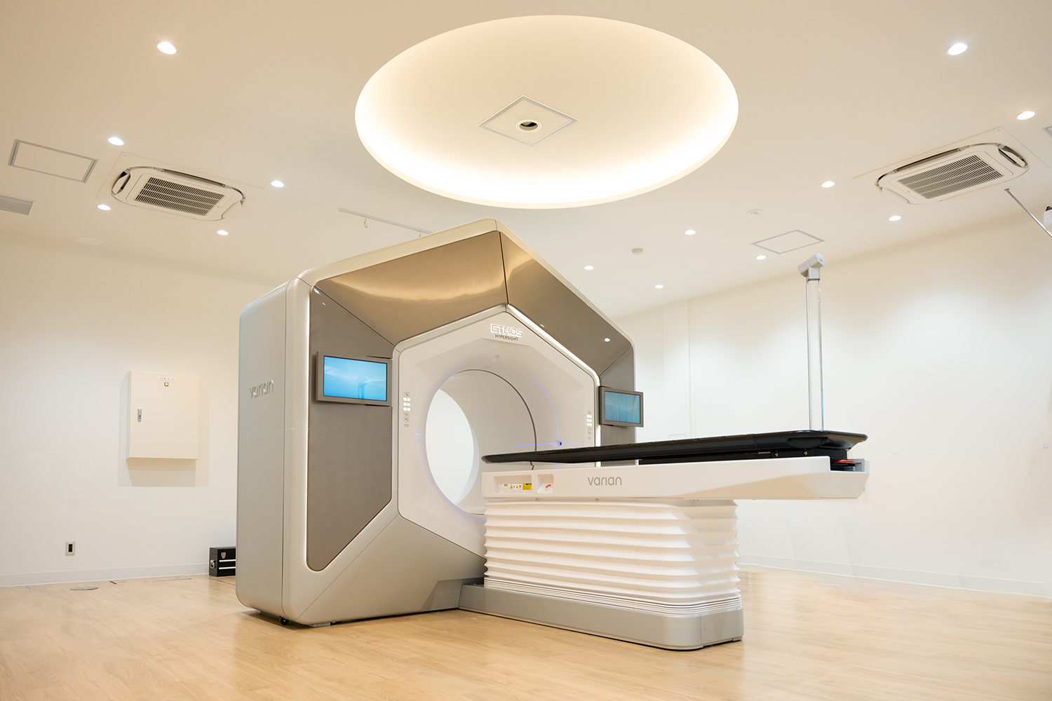 Jichi Medical University Hospital radiation therapy building3