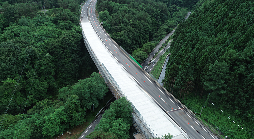 Renewal work for Towada area expressway on the Tohoku Expressway