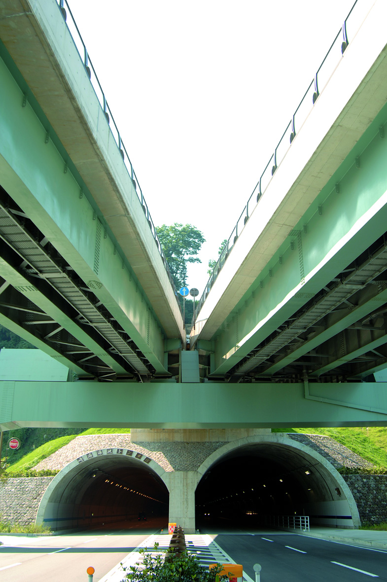 Wakunami Tunnel
