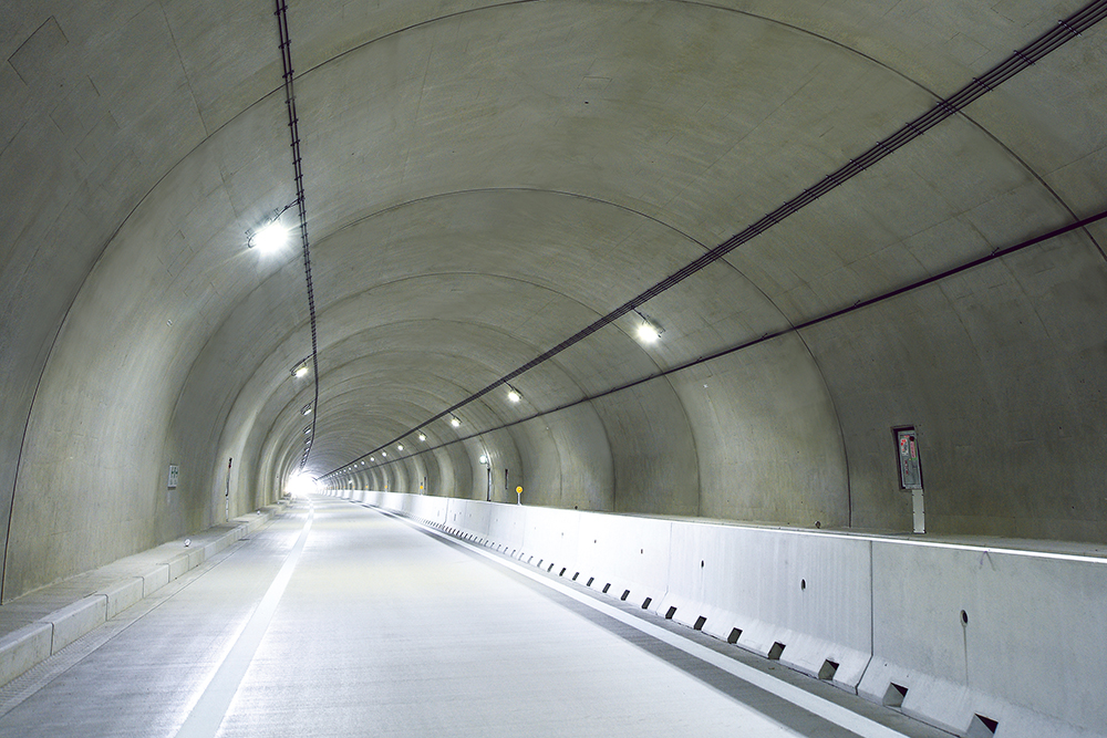 Higashi Kyushu Expressway Saeki Tunnel1