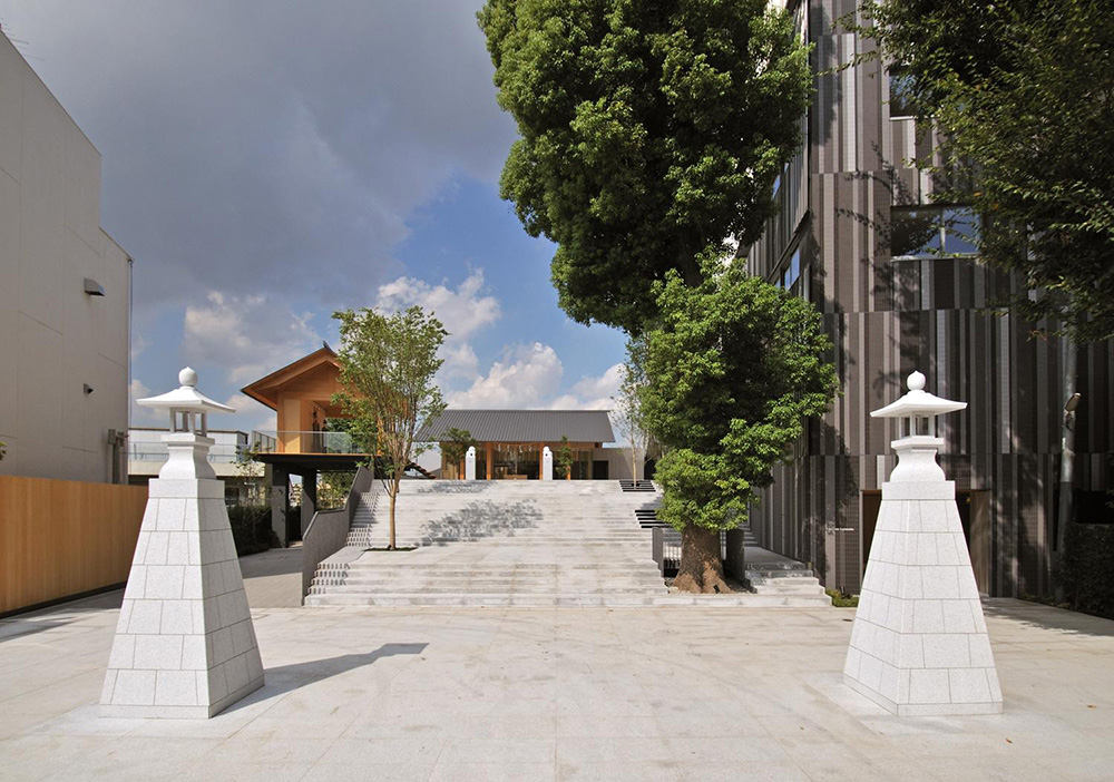 Akagi Jinja and shrine pavilion1