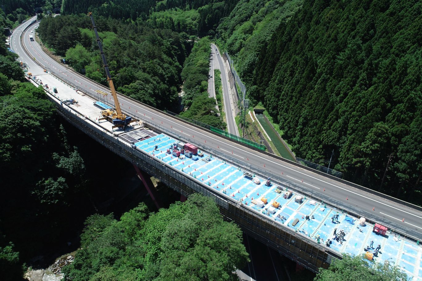 東北自動車道 十和田管内高速道路リニューアル工事 フルプレキャスト・コッター床版工法を用いた新しい建設システムの構築