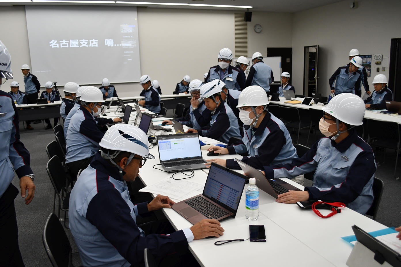 設置された震災対策本部の様子