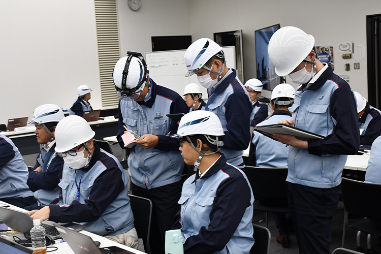 安否確認は訓練時間内での未報告者0の実現を目指しています