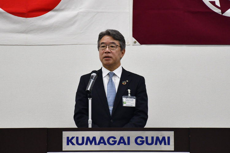 祝辞を述べる上田社長