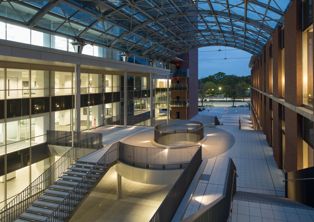 熊谷組が施工した愛知学院大学名城公園キャンパスが「公共建築賞・優秀賞」を受賞しました2