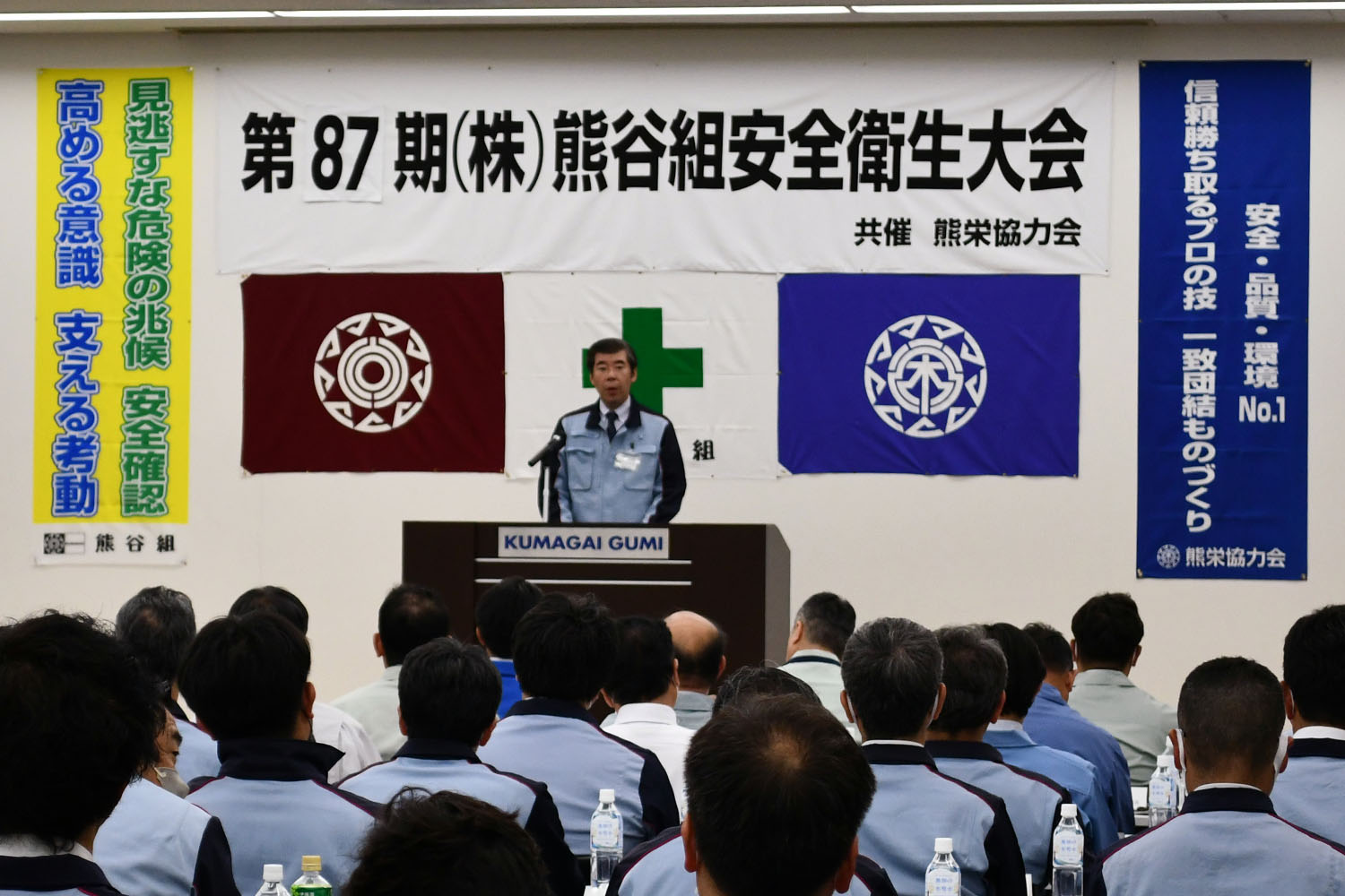 訓示を述べる櫻野社長
