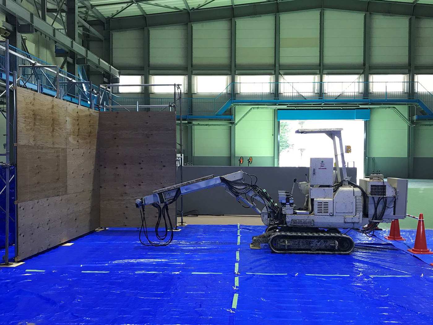 写真-1 自動吹付機システム