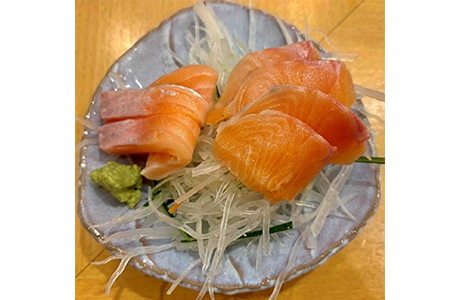 生サーモン刺身写真