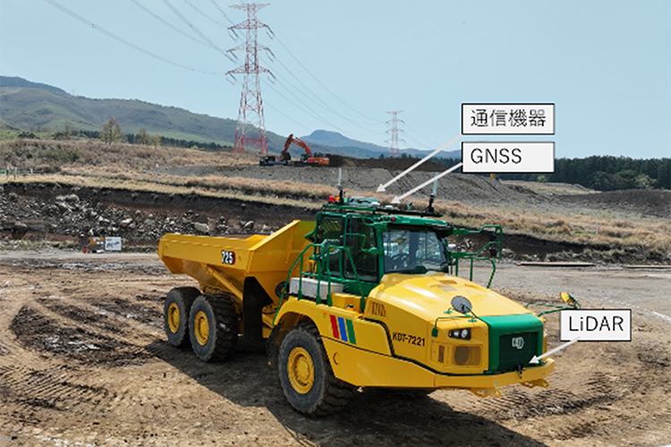 写真-1 自動走行対応アーティキュレートダンプトラック