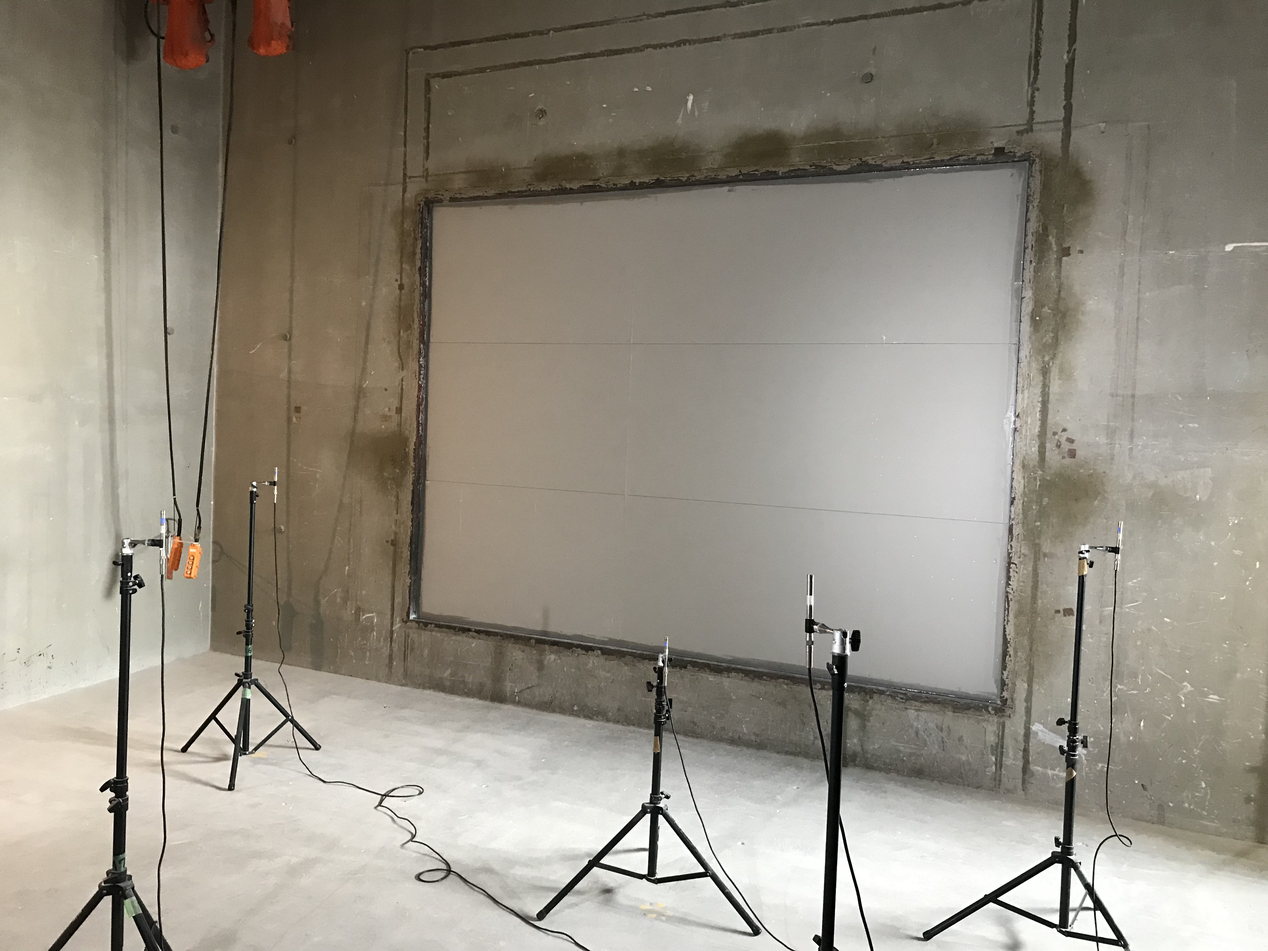 木造CLT複合壁の遮音構造の完成 ・マイクの設置