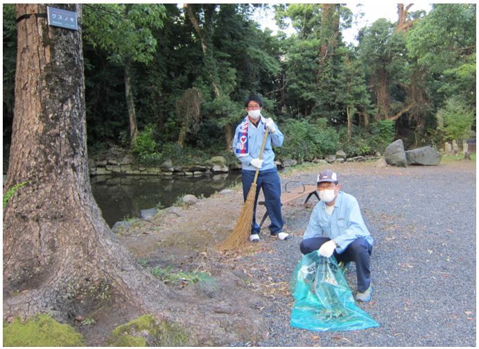 氣比神宮清掃奉仕(福井県敦賀市)の様子