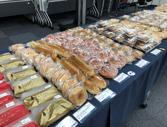 スワンベーカリーパン販売会の開催1