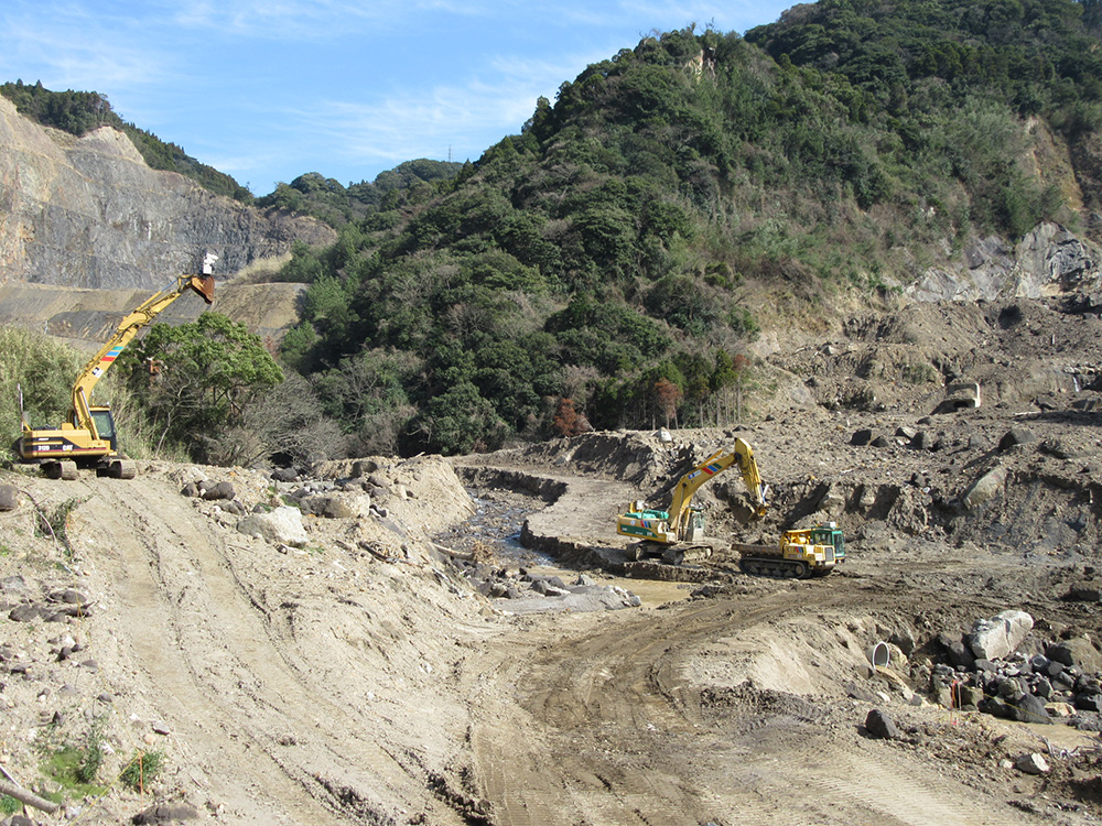 垂水市砂防緊急除石工事1