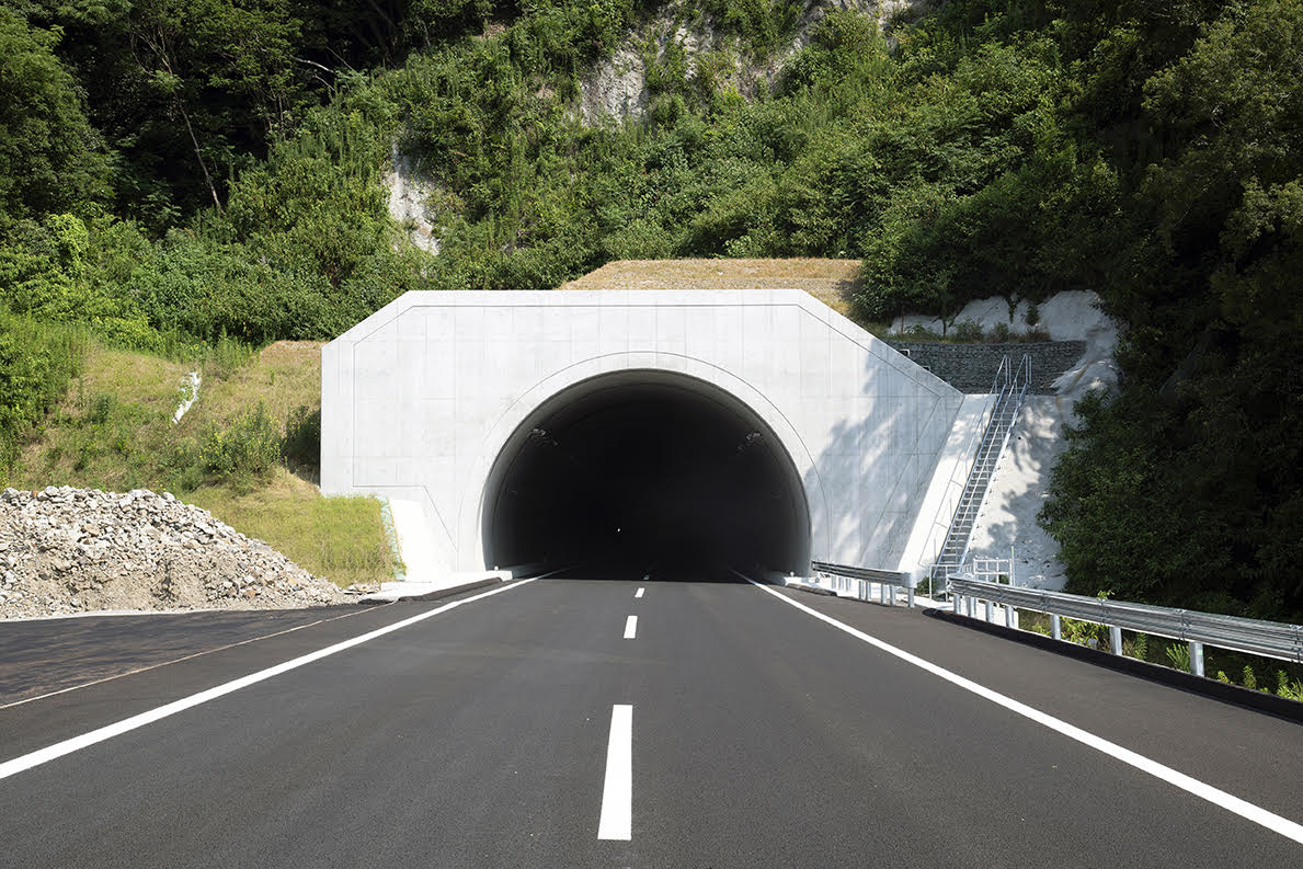 高松自動車道 南唱谷トンネル1