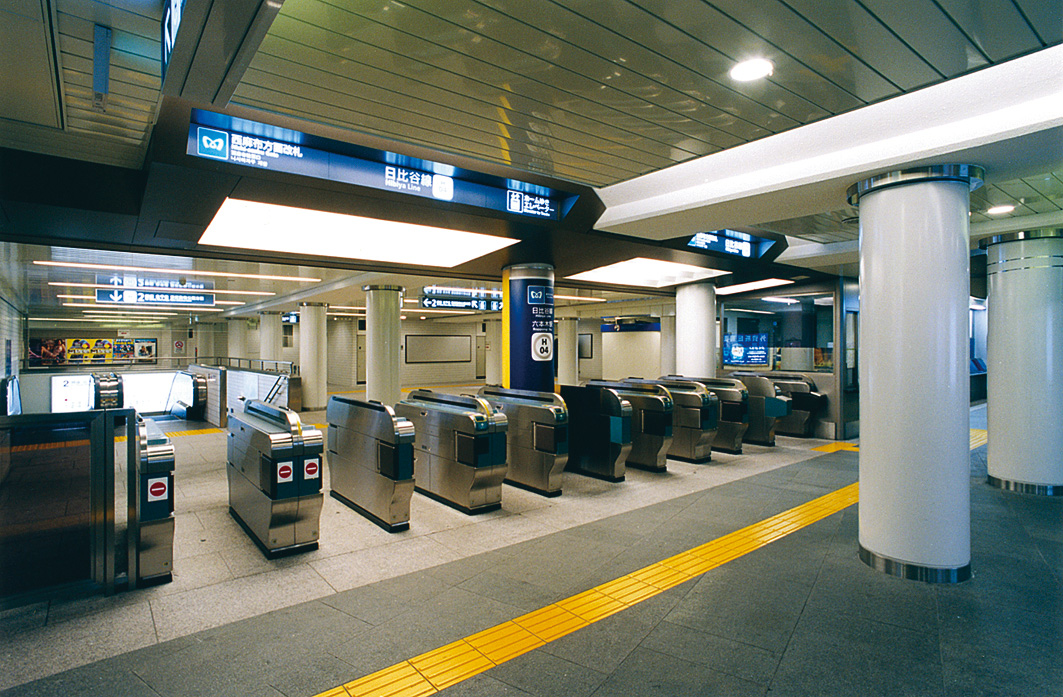 六本木駅改良1