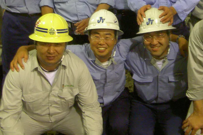 飯山トンネル貫通時(※中央:当時39歳)